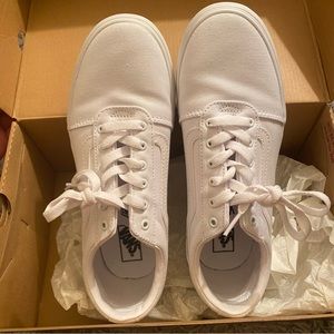 Vans Kids Ward Platform Sneaker. Kids size 5.5, fit like a women’s 7.5